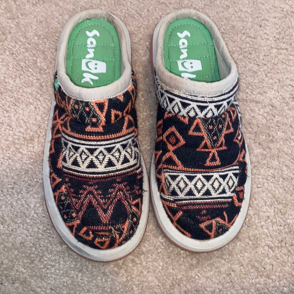Sanuk slippers
